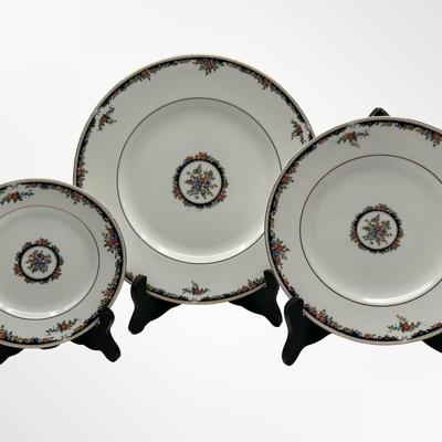 WEDGWOOD Fine Bone China Osborne - Set of (32)