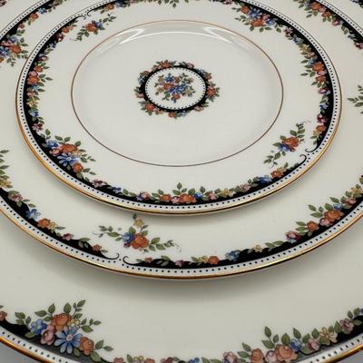 WEDGWOOD Fine Bone China Osborne - Set of (32)
