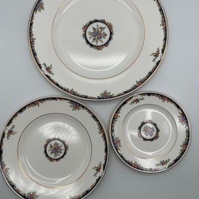 WEDGWOOD Fine Bone China Osborne - Set of (32)