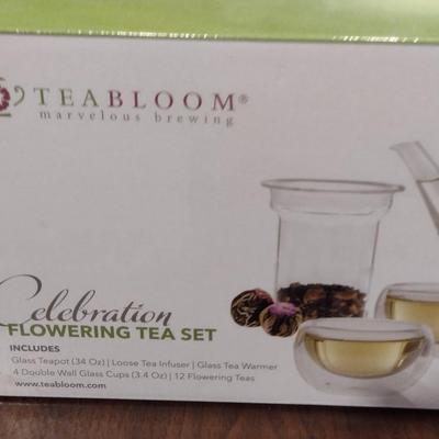 TeaBloom Flowering Tea Set- Pot with Warmer and Cups
