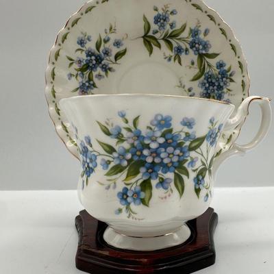 ROYAL ALBERT Bone China England - Flower of the Month July