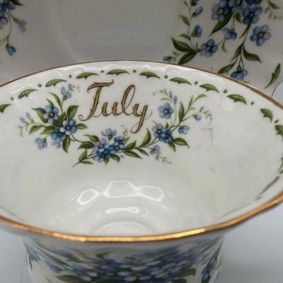 ROYAL ALBERT Bone China England - Flower of the Month July