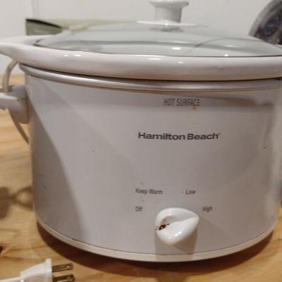 Collection of Slow Cookers- Crock Pot and Hamilton Beach
