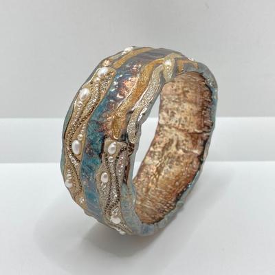 LOT 53: Vintage Artisan Signed O.S. Sterling Silver Druzy / CZ's, Freshwater Pearl Bangle Bracelet - TW 50.5g