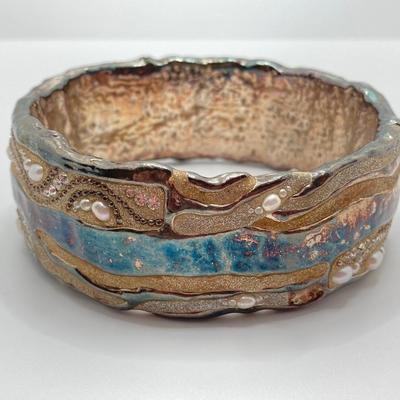 LOT 53: Vintage Artisan Signed O.S. Sterling Silver Druzy / CZ's, Freshwater Pearl Bangle Bracelet - TW 50.5g