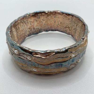 LOT 53: Vintage Artisan Signed O.S. Sterling Silver Druzy / CZ's, Freshwater Pearl Bangle Bracelet - TW 50.5g