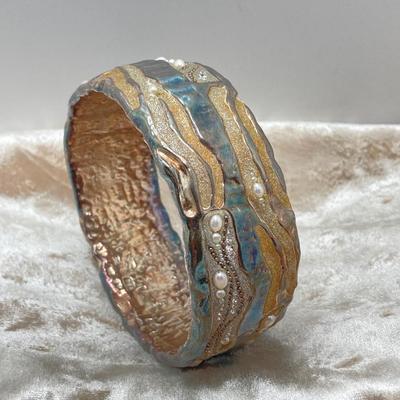 LOT 53: Vintage Artisan Signed O.S. Sterling Silver Druzy / CZ's, Freshwater Pearl Bangle Bracelet - TW 50.5g