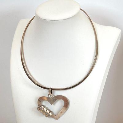 LOT 113: Taxco Mexico Sterling Silver Heart Pendant Necklace - TW 28g