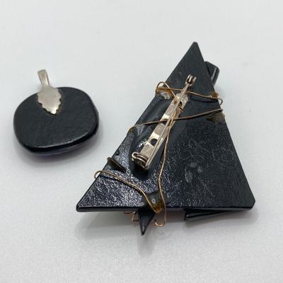 LOT 118: Collection of Vintage Pendants and More