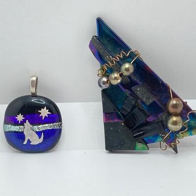 LOT 118: Collection of Vintage Pendants and More