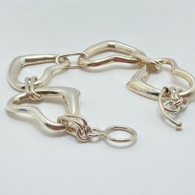 LOT 121: Sterling Interlocking Heart Toggle Bracelet - TW 30.7g 7.5"