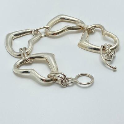 LOT 121: Sterling Interlocking Heart Toggle Bracelet - TW 30.7g 7.5"
