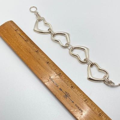 LOT 121: Sterling Interlocking Heart Toggle Bracelet - TW 30.7g 7.5"