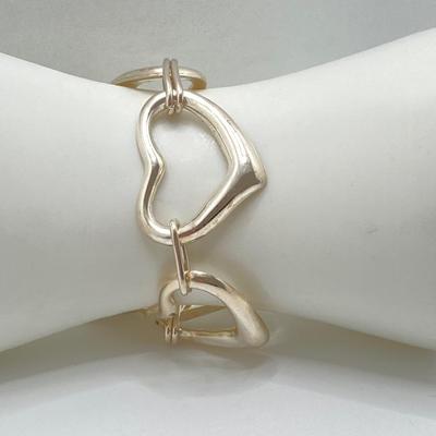 LOT 121: Sterling Interlocking Heart Toggle Bracelet - TW 30.7g 7.5"
