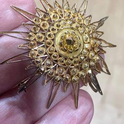 Fantastic Antique Yellow Gold Filigree Brooch/Pendant w/ Matching Earrings