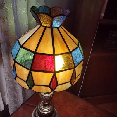 Tiffany Style Stained Glass Table Top Lamp (Choice A)