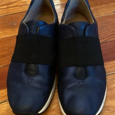 Uggs ortho heel Karine chunky blue tennis shoes and Vionic shoes
