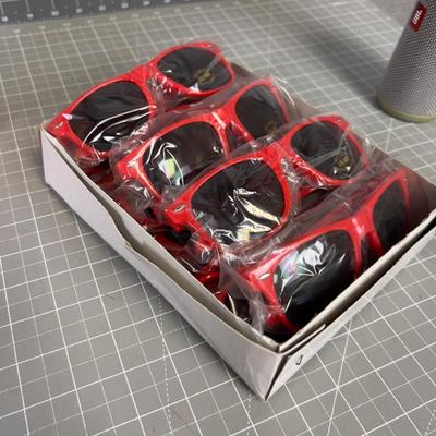 Small case of RED Sunglasses UV400