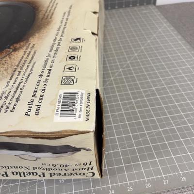 Covered Paella Pan NEW in the Box