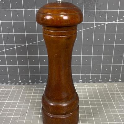 Walnut Pepper Mill