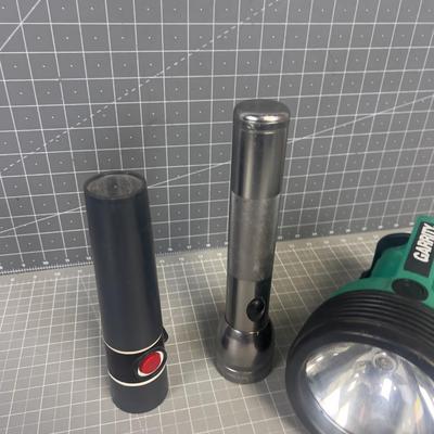 3 Illuminous Flashlights
