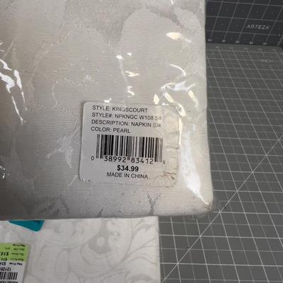 4 sets of 4 NEW Waterford NICE Napkins 