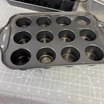 BAKE NOW: Muffin Tins and Bread Pans 