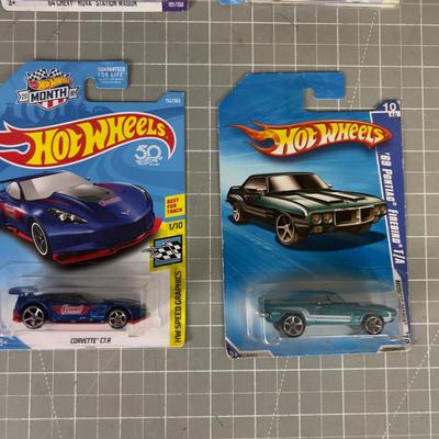 4-Hot Wheels NEW on the Card