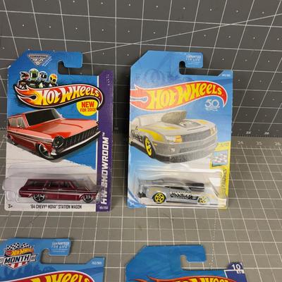 4-Hot Wheels NEW on the Card