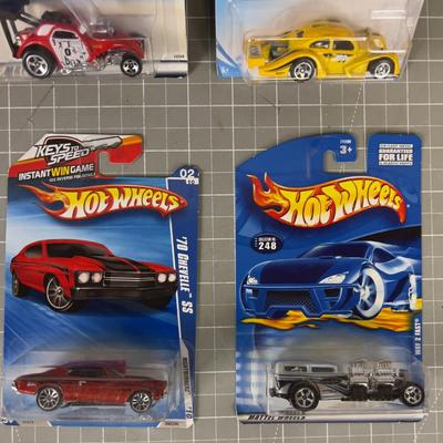 4-Hot Wheels NEW on the Card