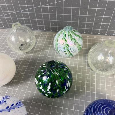 GORGEOUS! Bulb Bud Vases (8)