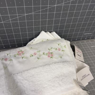 Hand Towels,2 Bath with Embroidered Decorative Edge