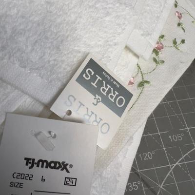 Hand Towels,2 Bath with Embroidered Decorative Edge