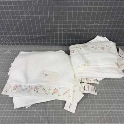Hand Towels,2 Bath with Embroidered Decorative Edge