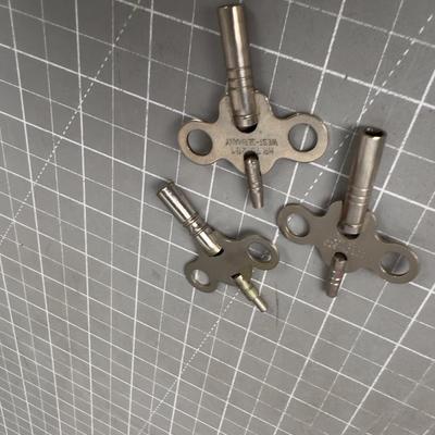 3 Clock Winding KEYS 