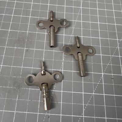 3 Clock Winding KEYS 