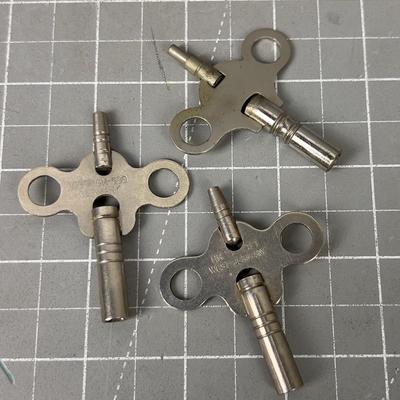 3 Clock Winding KEYS 