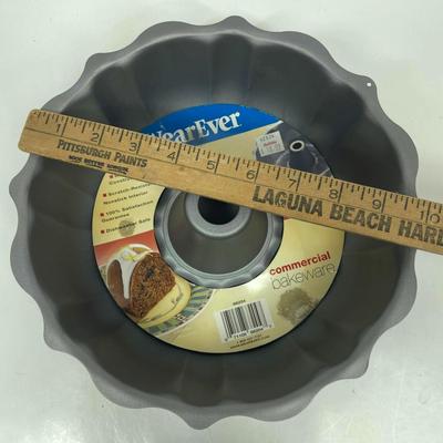 Wearever Commercial Bakeware Bundt Cake Pan;Heavy Duty New Condition