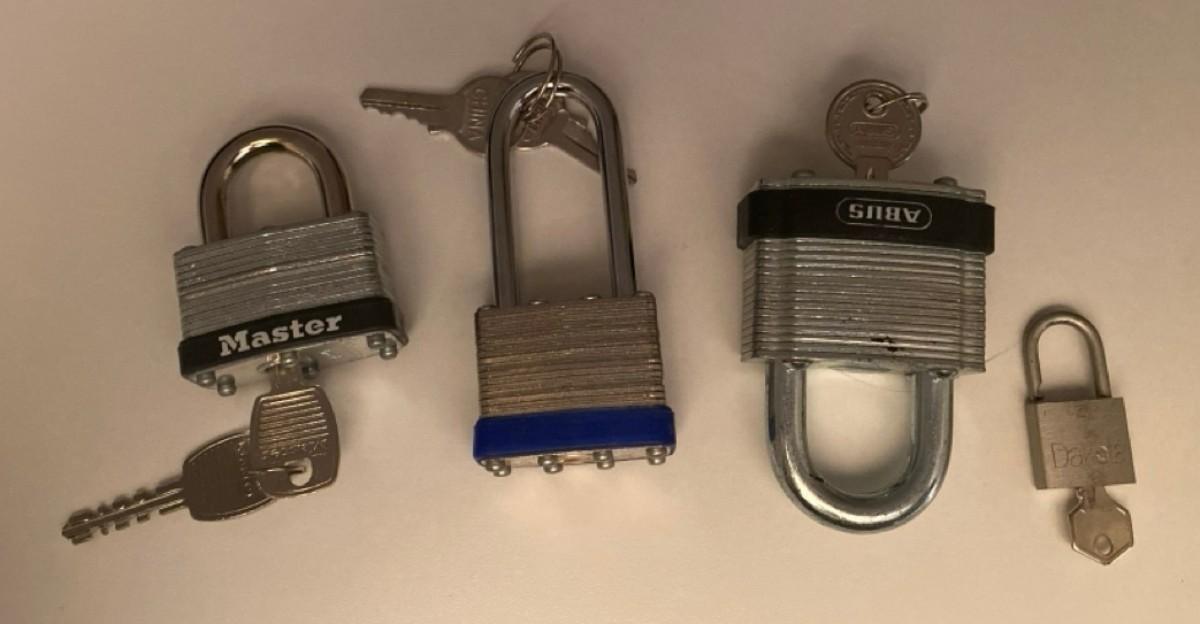 Lot of 4 locks with keys | EstateSales.org