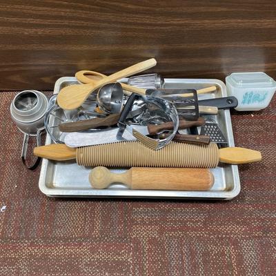 Kitchen utensils with Pyrex Fridgie