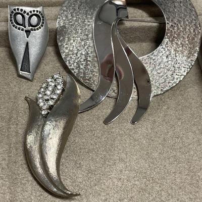 Tennesmed Sweden owl pin & 2 large silver tone pins