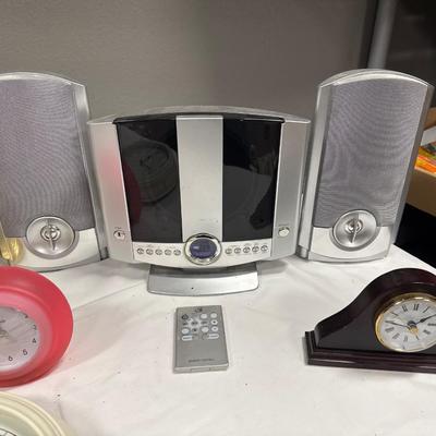 Clocks, alarm clocks CD Player Radio