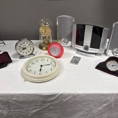 Clocks, alarm clocks CD Player Radio