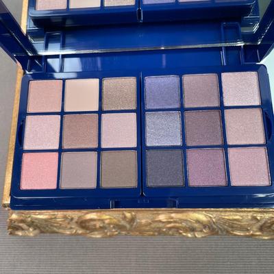 Eyeshadow palette and lipgloss set