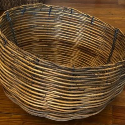 Wooden hanging basket, a small black planter with honeycomb design, 2 small metal planters and one taller decorative planter