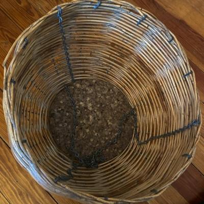 Wooden hanging basket, a small black planter with honeycomb design, 2 small metal planters and one taller decorative planter