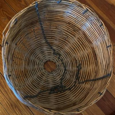 Wooden hanging basket, a small black planter with honeycomb design, 2 small metal planters and one taller decorative planter