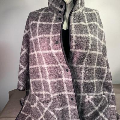New snap front cape L/XL