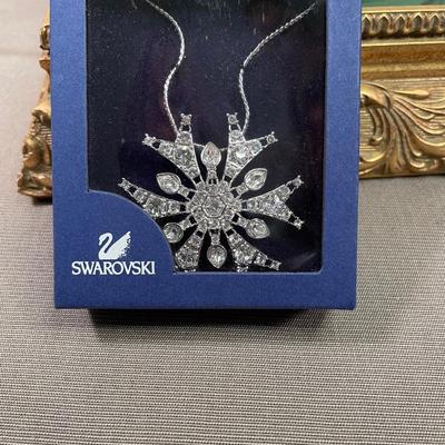 New Swarovski Snowflake pendant necklace