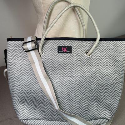 NWT Medium Neoprene tote with Wristlet